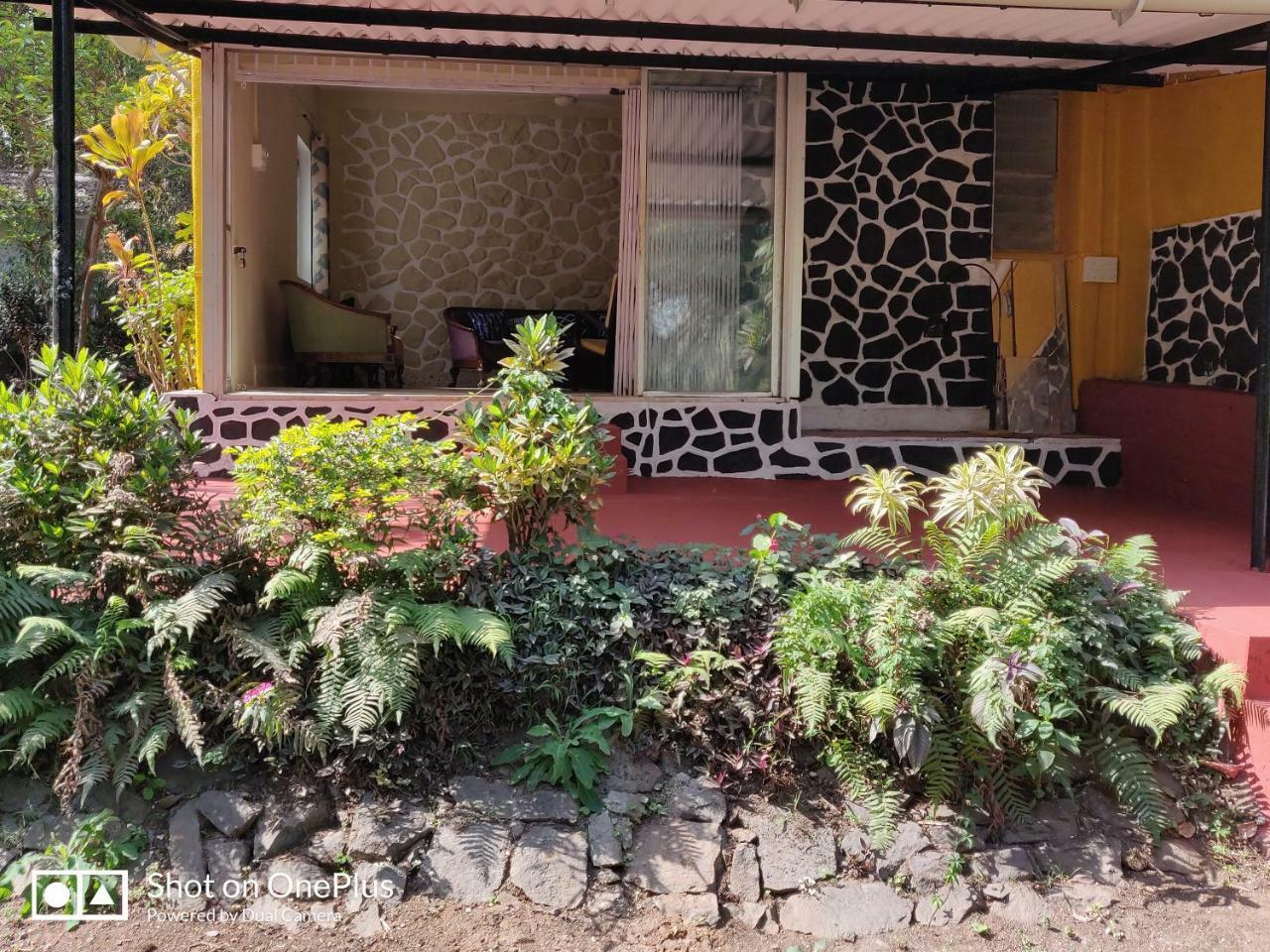 Leela's Cottage Lonavala Exteriör bild